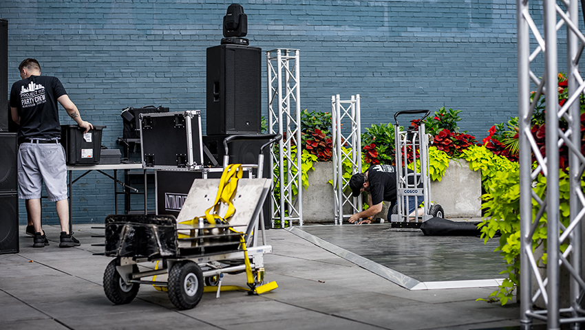 Staging and Trussing.